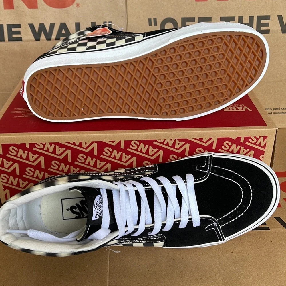 NWB Unisex Vans Sk8-Hi Black & White 